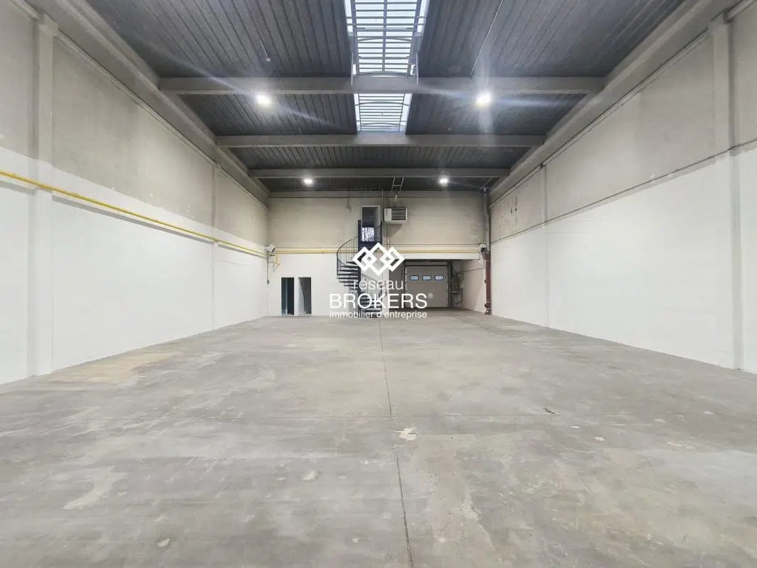 Local d’activités dans Les Ulis à louer Photo intérieure– Image 1 sur 11