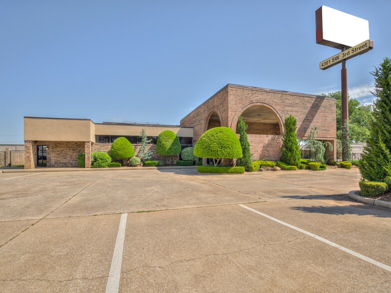 4301 SW 3rd St, Oklahoma City, OK à vendre - Photo de l’immeuble – Image 2 sur 25