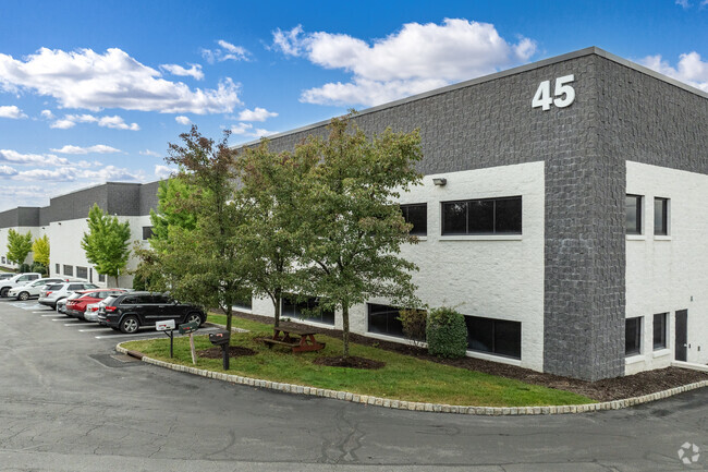 Plus de détails pour 45 Turner Dr, Middletown, NY - Bureau, Industriel/Logistique à louer