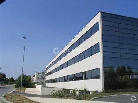 2 Rue Charles Edouard Jeanneret, Poissy à louer - Photo de l’immeuble – Image 1 sur 27