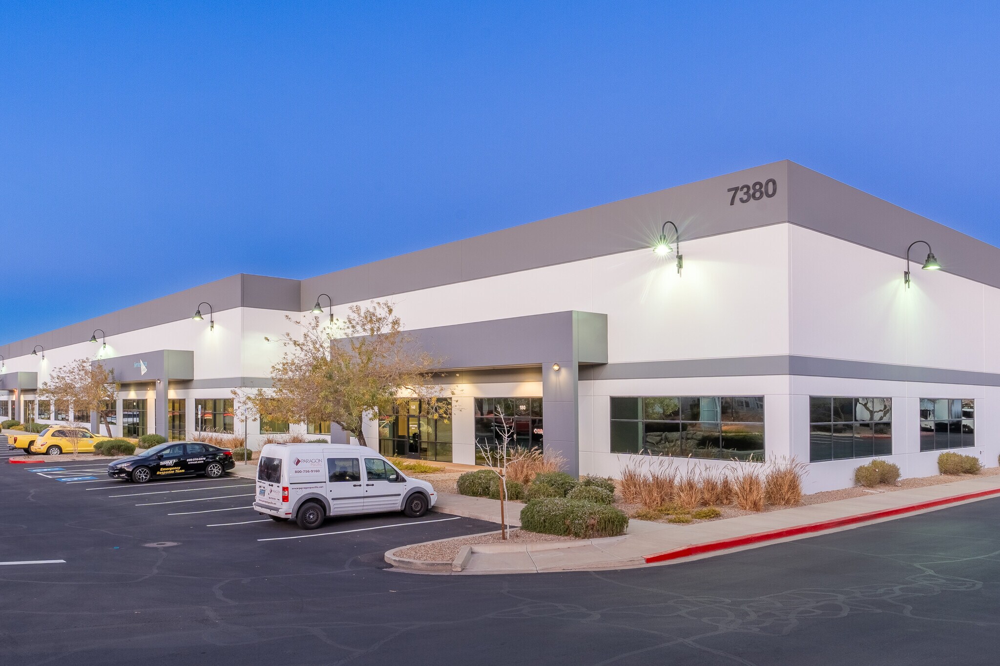 7330-7390 Eastgate Rd, Henderson, NV à louer Photo principale– Image 1 sur 11