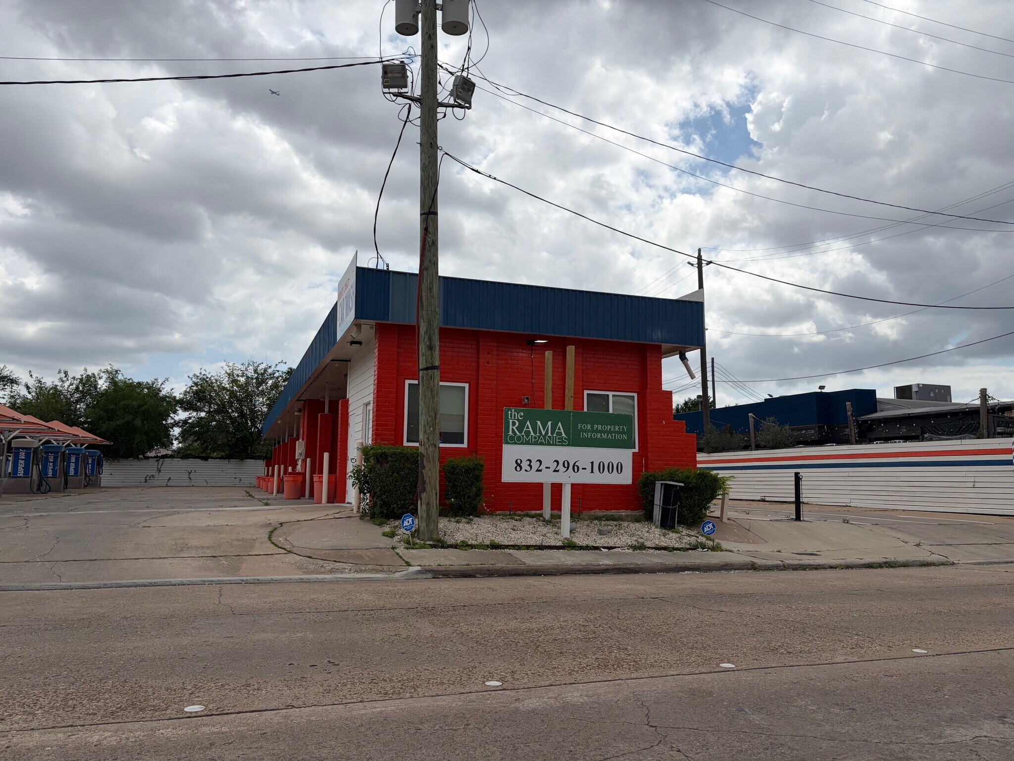 6505 Del Monte Dr, Houston, TX à vendre Photo principale– Image 1 sur 12