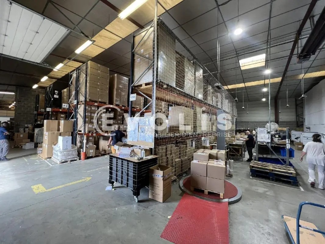 Local d’activités dans Chassieu à louer Photo intérieure– Image 1 sur 15