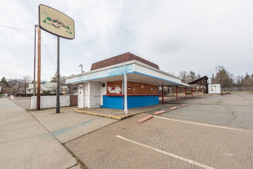 1081 Main St, Weaverville, CA à vendre - Photo principale – Image 1 sur 10