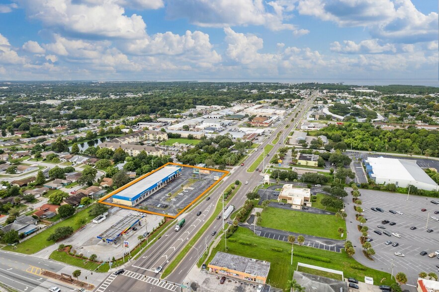 7006-7010 Ridge Rd, Port Richey, FL à louer - Photo de l’immeuble – Image 1 sur 4