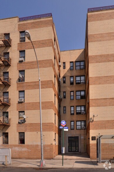 1410 Morris Ave, Bronx, NY à vendre - Photo de l’immeuble – Image 2 sur 3
