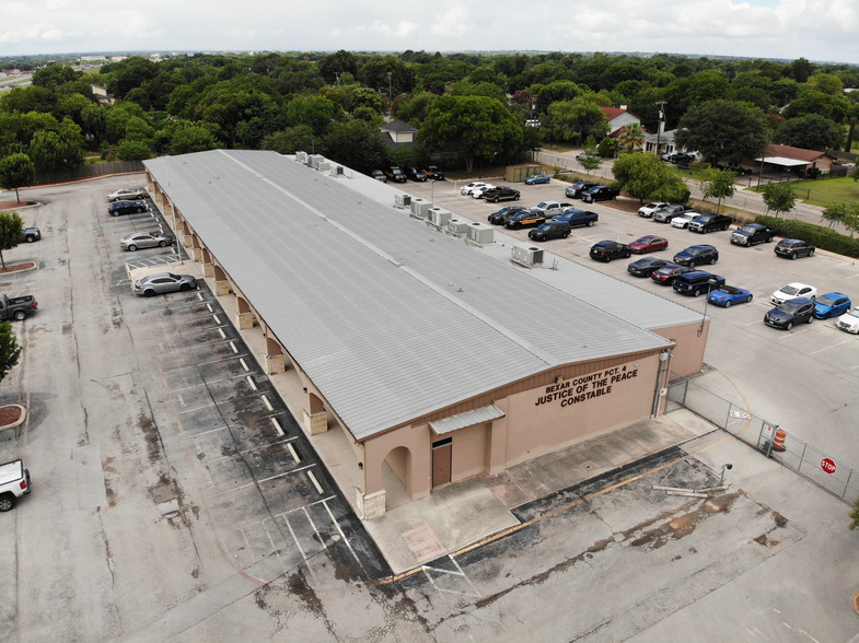 2711 SE Loop 410, San Antonio, TX à louer - Photo de l’immeuble – Image 3 sur 3