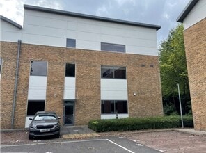 The Courtyard, Wooburn Green à louer Photo de l’immeuble– Image 2 sur 3