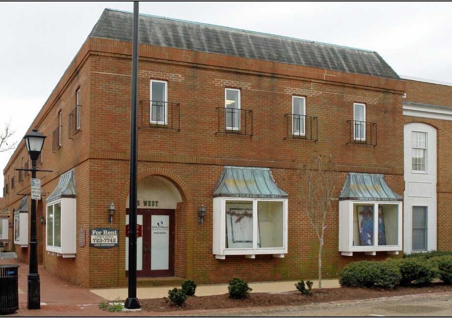 5 W Queens Way, Hampton, VA à louer Photo de l’immeuble– Image 1 sur 10