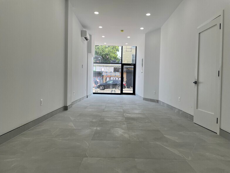 566 Wilson Ave, Brooklyn, NY à louer - Photo intérieure – Image 2 sur 12