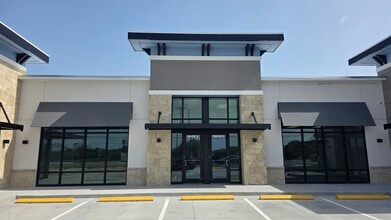 8100 Park Blvd N, Pinellas Park, FL à louer Photo de l’immeuble– Image 1 sur 4