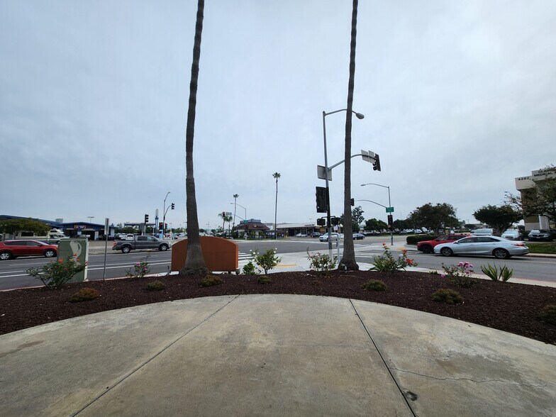 4310-4340 Genesee Ave, San Diego, CA à louer - Photo de l’immeuble – Image 3 sur 8