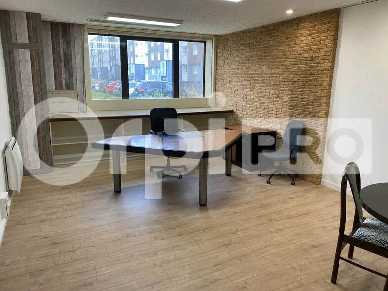 Bureau dans Montivilliers à louer - Photo de l’immeuble – Image 1 sur 7