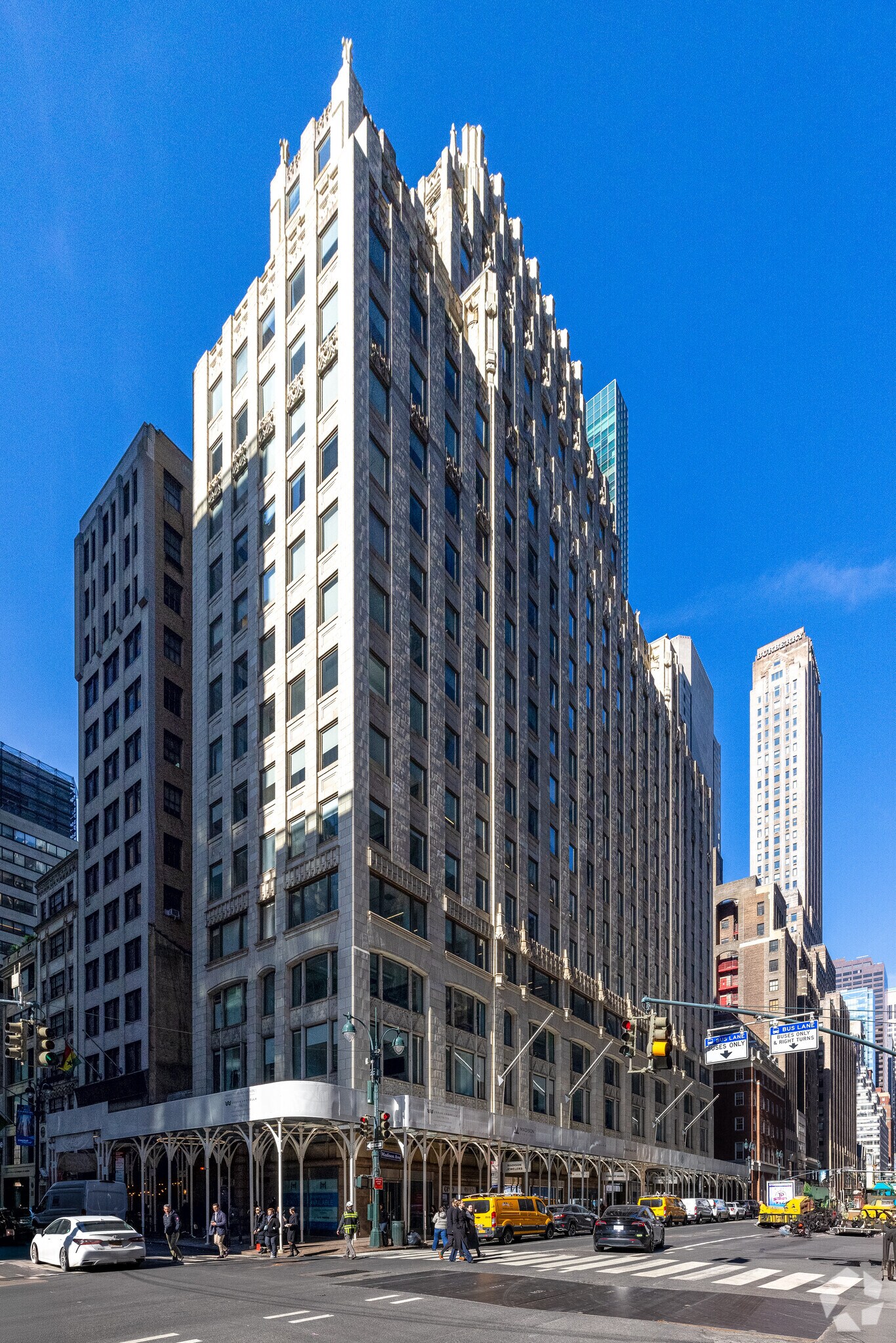 400 Madison Ave, New York, NY à louer Photo principale– Image 1 sur 16