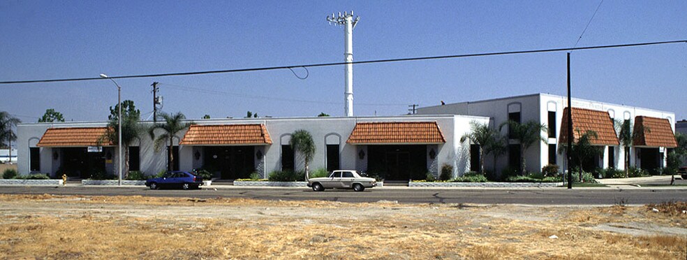 2881-2895 E La Palma Ave, Anaheim, CA à louer - Photo de l’immeuble – Image 3 sur 16