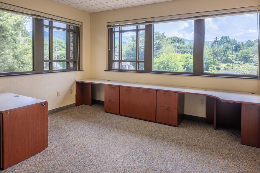172 Riverbend St, Waynesville, NC à louer - Photo intérieure – Image 2 sur 30