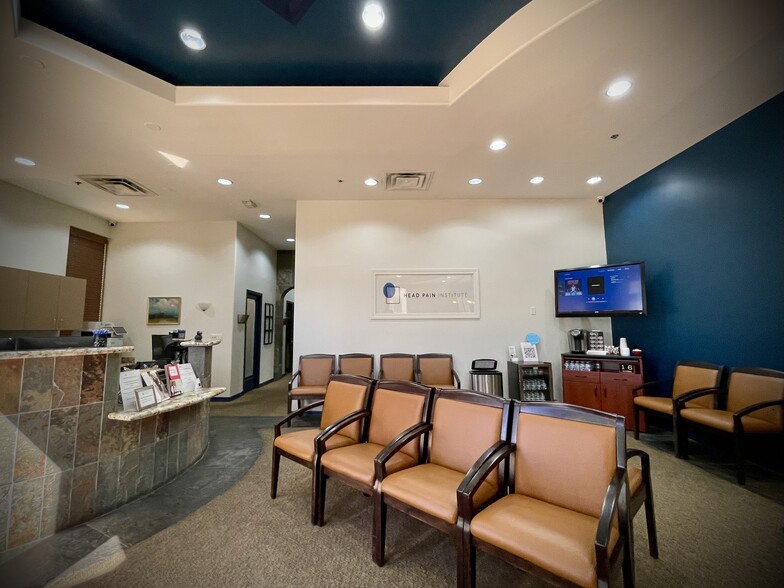 9481 E Ironwood Square Dr, Scottsdale, AZ à vendre - Hall d’entrée – Image 2 sur 4