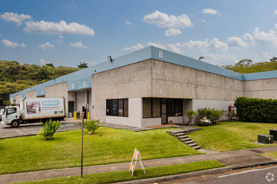 96-1173 Waihona St, Pearl City, HI à louer - Photo de l’immeuble – Image 2 sur 13