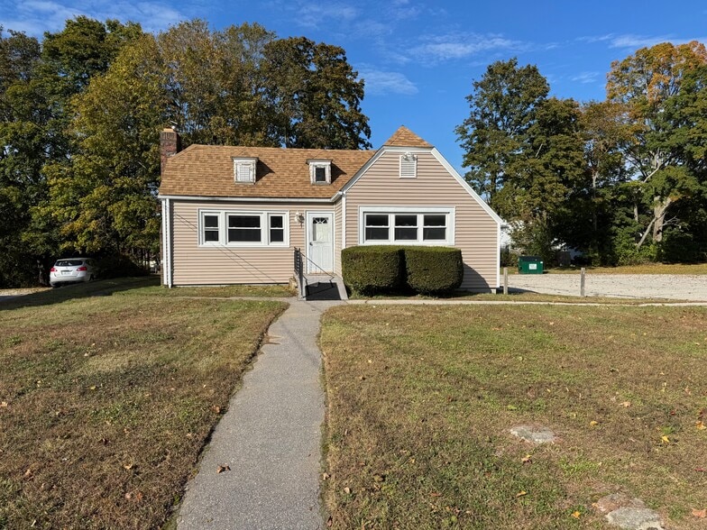 1567 Centerville Rd, Warwick, RI à vendre - Photo principale – Image 1 sur 13