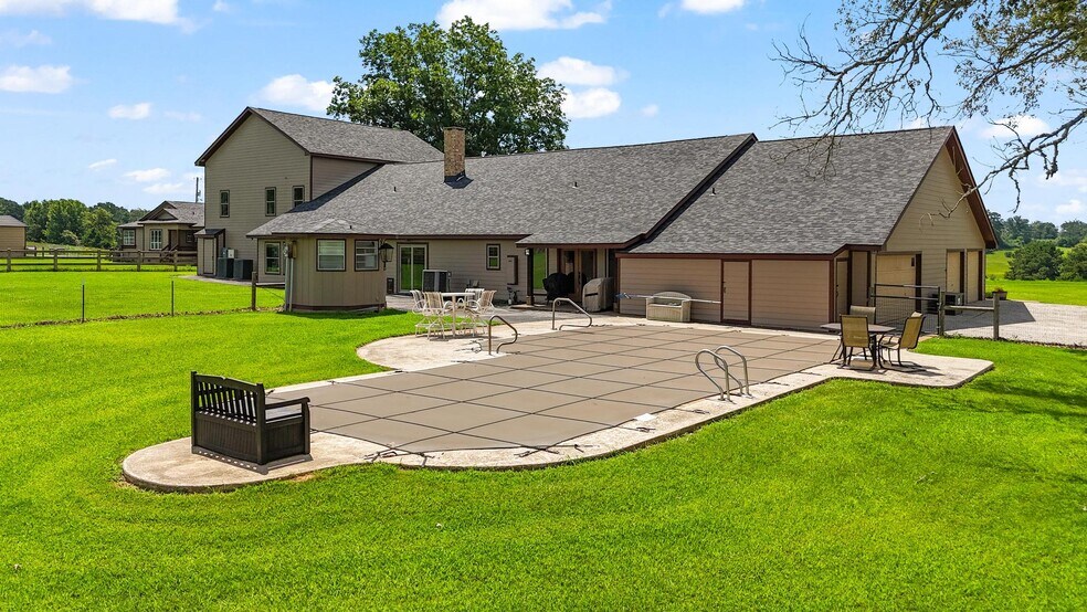 11074 State Highway 64 W, Overton, TX à vendre - Photo de l’immeuble – Image 2 sur 125