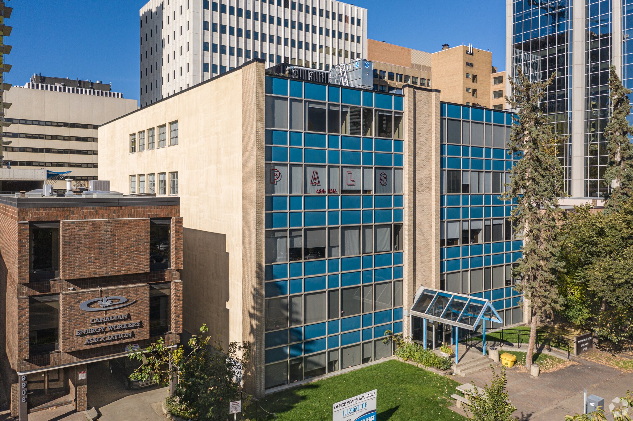 9912 106th St NW, Edmonton, AB à louer Photo de l’immeuble– Image 1 sur 5