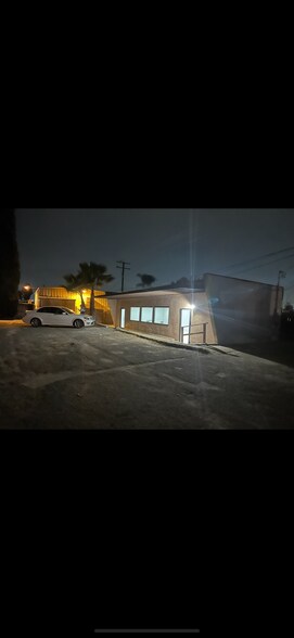 11923 Cedar Ave, Bloomington, CA à louer - Photo de l’immeuble – Image 1 sur 4