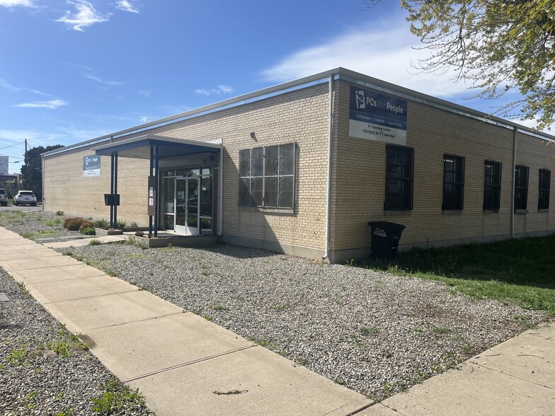 6035 E 38th Ave, Denver, CO à louer - Photo de l’immeuble – Image 1 sur 10