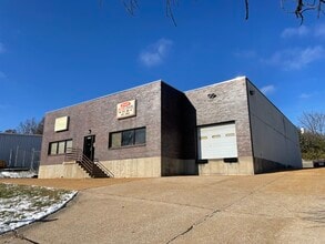 10987 Lin Valle Dr, Affton, MO à louer Photo de l’immeuble– Image 1 sur 4