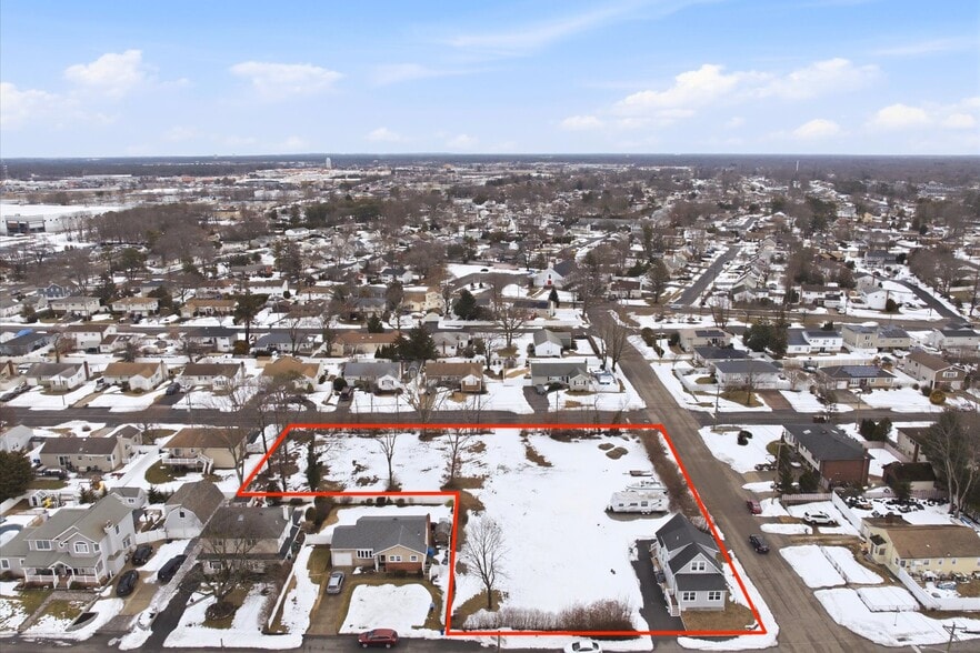 35 Weston Ave, Deer Park, NY à vendre - Aérien – Image 2 sur 12