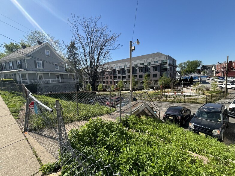 17 Clinton Pl, Morristown, NJ à vendre - Photo principale – Image 1 sur 3