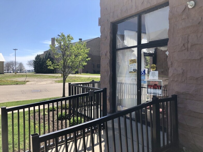 5710 4th Ave, Kenosha, WI à louer - Photo de l’immeuble – Image 3 sur 16