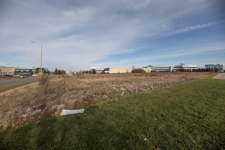 2050 Meadowvale Blvd, Mississauga, ON à vendre - Photo de la construction – Image 3 sur 6