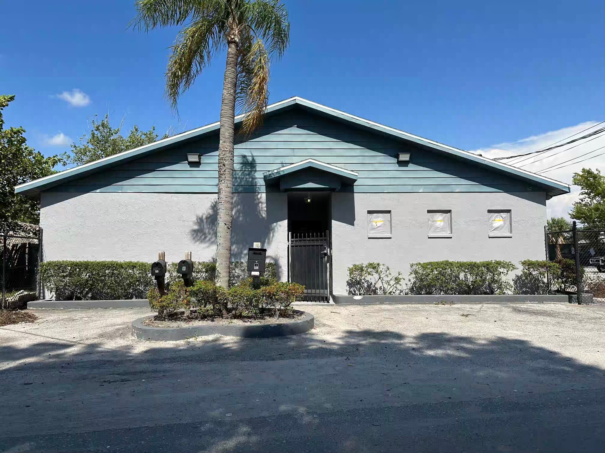 5015 N Clark Ave, Tampa, FL à louer Photo de l’immeuble– Image 1 sur 6