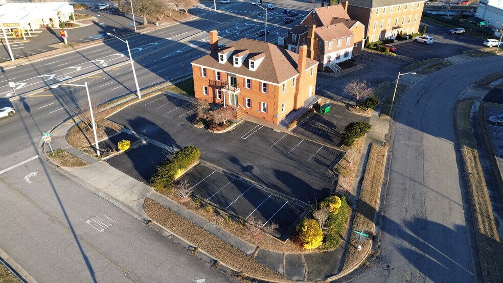 701 Independence Cir, Virginia Beach, VA à louer - Photo de l’immeuble – Image 2 sur 8