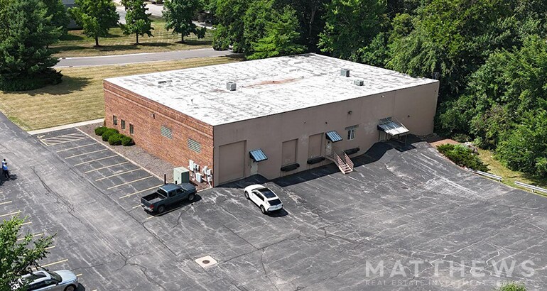 7630-7632 Hub Pky, Valley View, OH à louer - Photo de l’immeuble – Image 2 sur 3