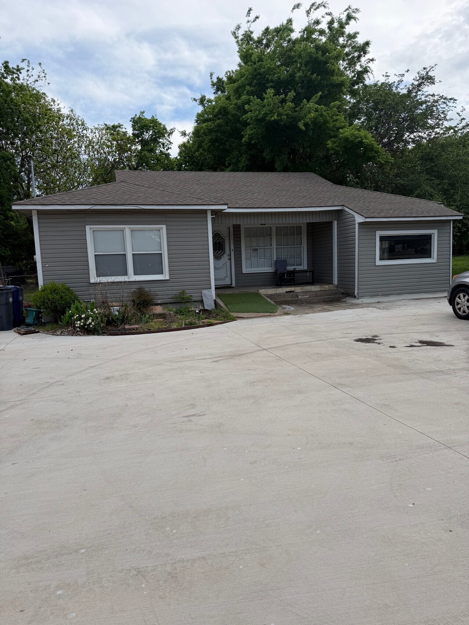 1105 W University Dr, McKinney, TX à louer Photo principale– Image 1 sur 4
