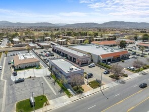 3084 E Palmdale Blvd, Palmdale, CA à louer Photo intérieure– Image 2 sur 3