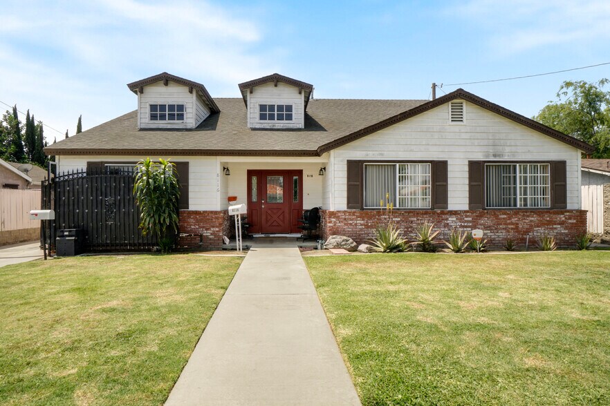 8118 Alameda St, Downey, CA à vendre - Photo de l’immeuble – Image 1 sur 33