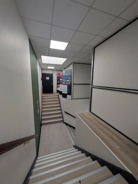 Bureau dans Le Petit-Quevilly à louer - Photo de l’immeuble – Image 3 sur 5