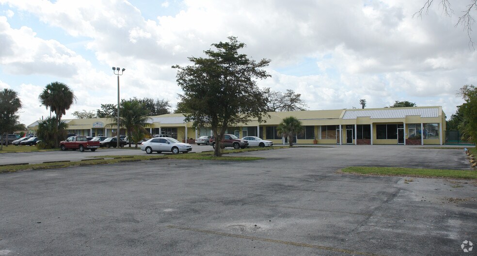 7601-7625 Davie Road Ext, Hollywood, FL à louer - Photo de l’immeuble – Image 3 sur 15