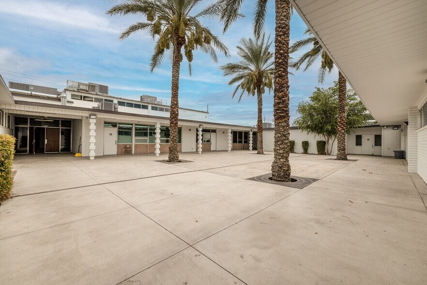 2401 E Tonopah Ave, North Las Vegas, NV à vendre - Photo de l’immeuble – Image 3 sur 12