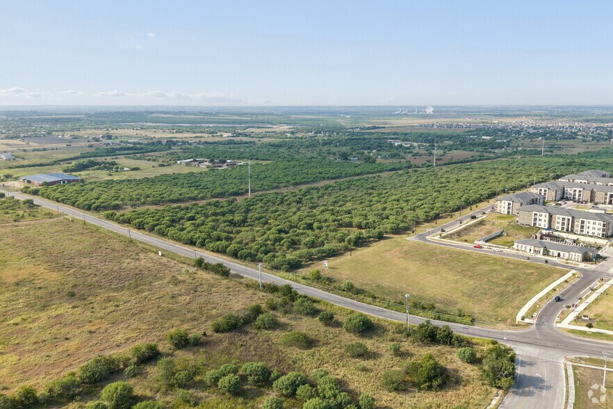 Center Point Rd, San Marcos, TX à vendre - Photo de l’immeuble – Image 3 sur 13
