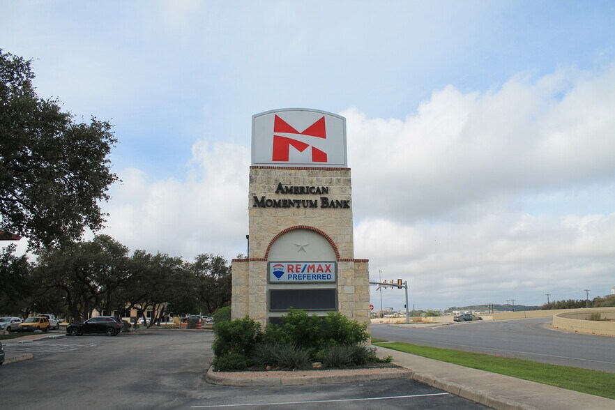 2526 N Loop 1604, San Antonio, TX à louer - Photo de l’immeuble – Image 3 sur 10