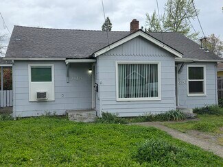 Plus de détails pour 618 SE M St, Grants Pass, OR - Logement à vendre