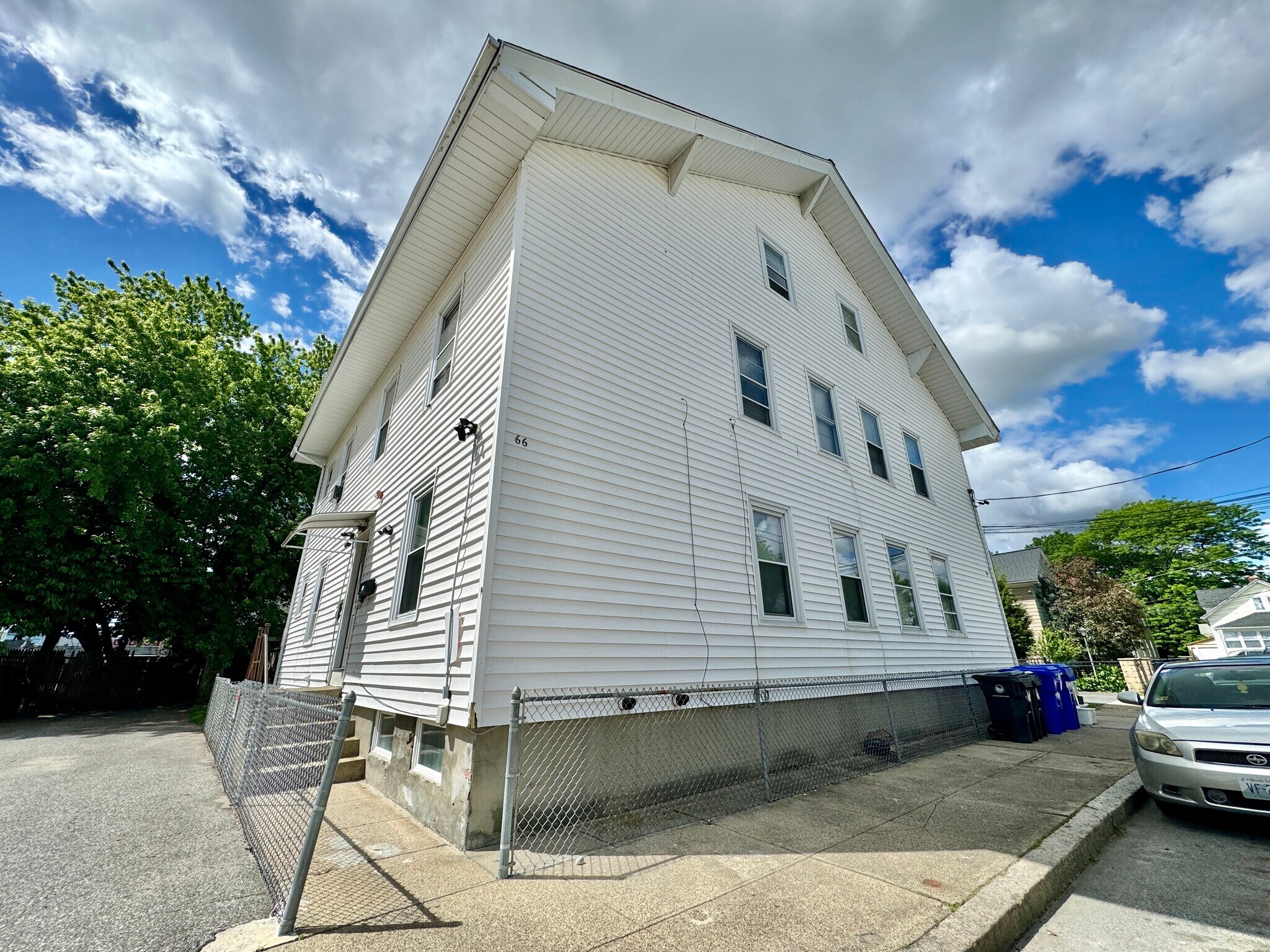 66 Star St, Pawtucket, RI à vendre Photo principale– Image 1 sur 5
