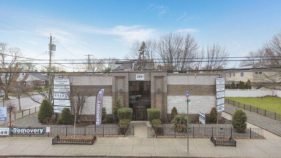 2691 Hylan Blvd, Staten Island, NY à louer - Photo de l’immeuble – Image 3 sur 7