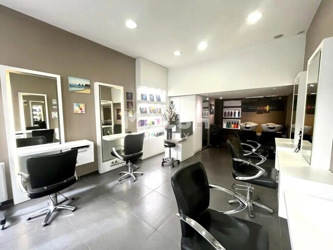 Plus de détails pour Local commercial à vendre