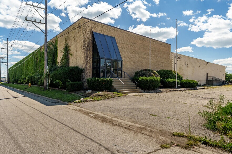 6320 Material Ave, Loves Park, IL à vendre - Photo de l’immeuble – Image 2 sur 50