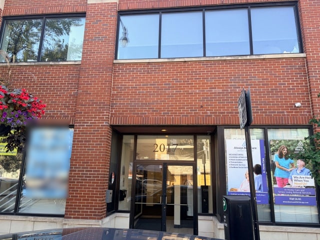 2015-2019 W Irving Park Rd, Chicago, IL à louer Photo intérieure– Image 1 sur 11