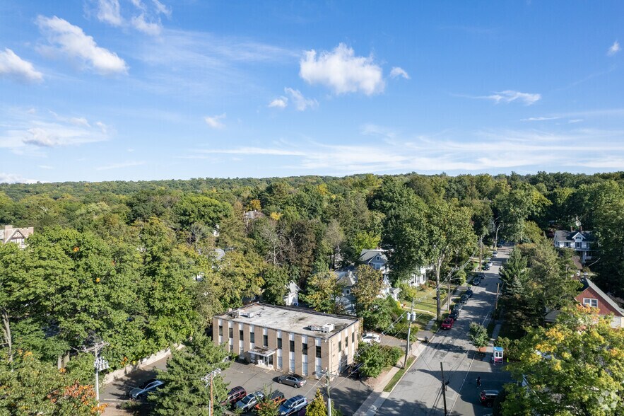 245 Engle St, Englewood, NJ à louer - Photo de l’immeuble – Image 2 sur 11